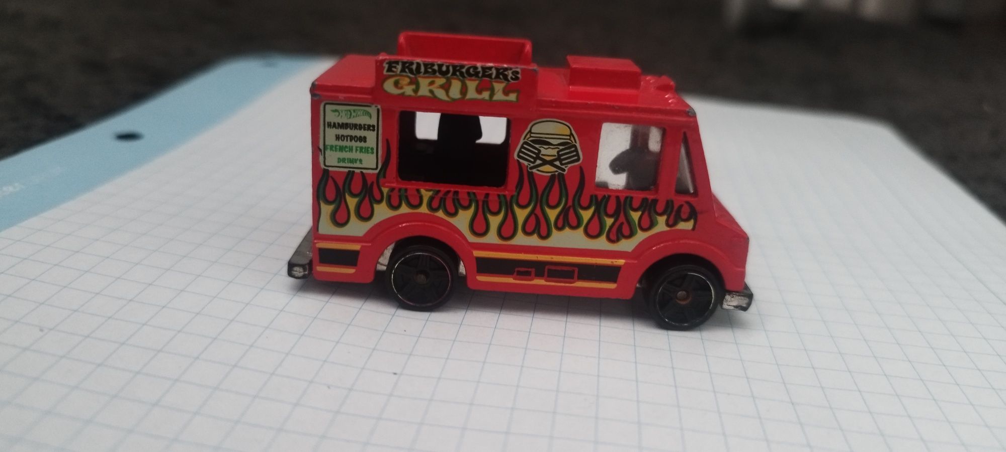 Samochodzik Resorak Hotwheels Foodtruck
