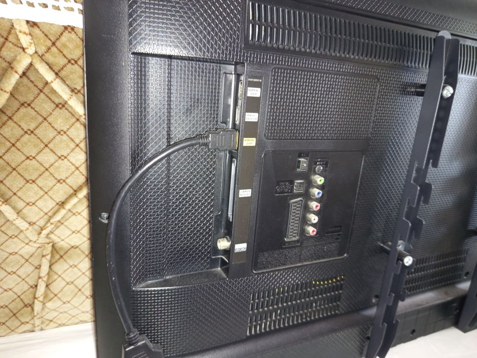 TV Samsung grande e estado impecável