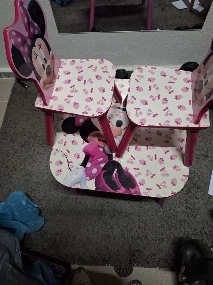 Conjunto de mesa + cadeiras Minnie