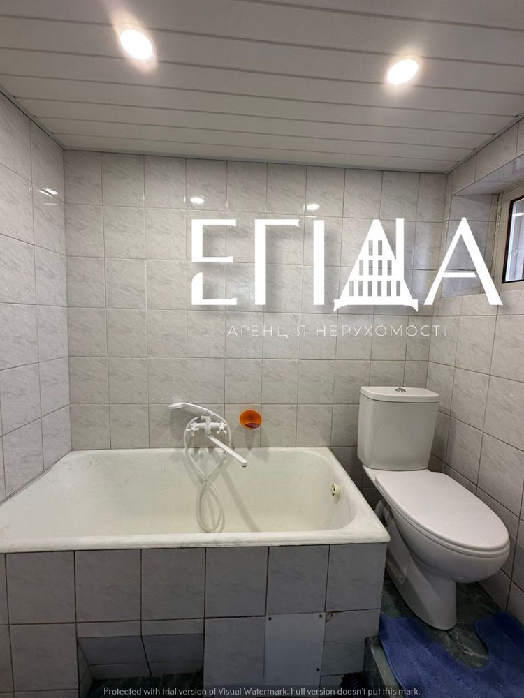 Продаж пів будинку в центральній частині міста