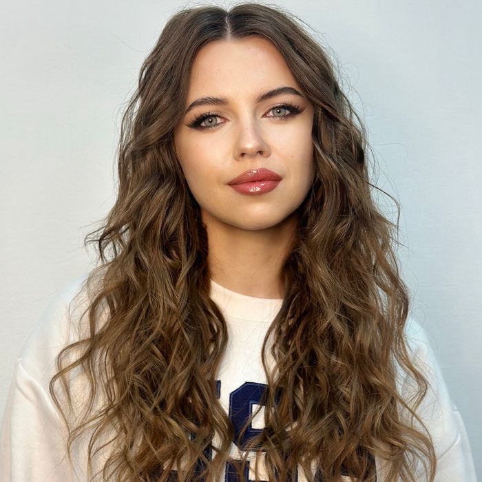 Зачіски/макіяж/ламінування вій фарбування та корекція брів