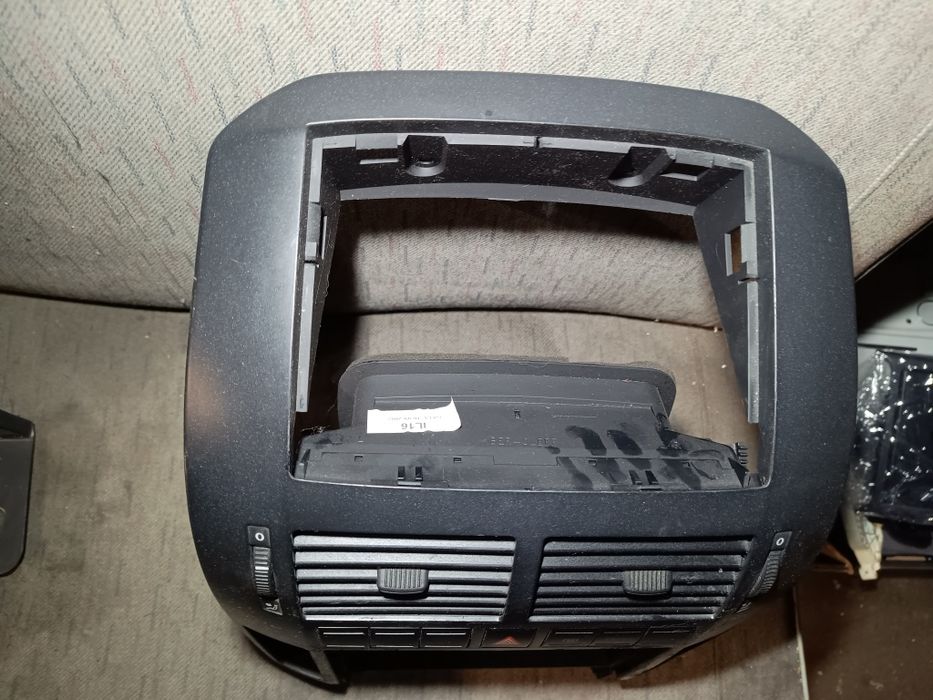 Ramka radia kratka nawiewu VW polo 9n oryginał komplet