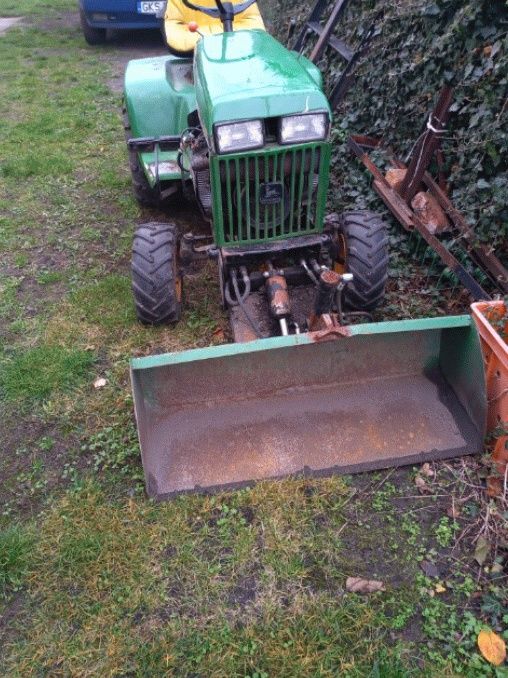 Traktorek John deere 318