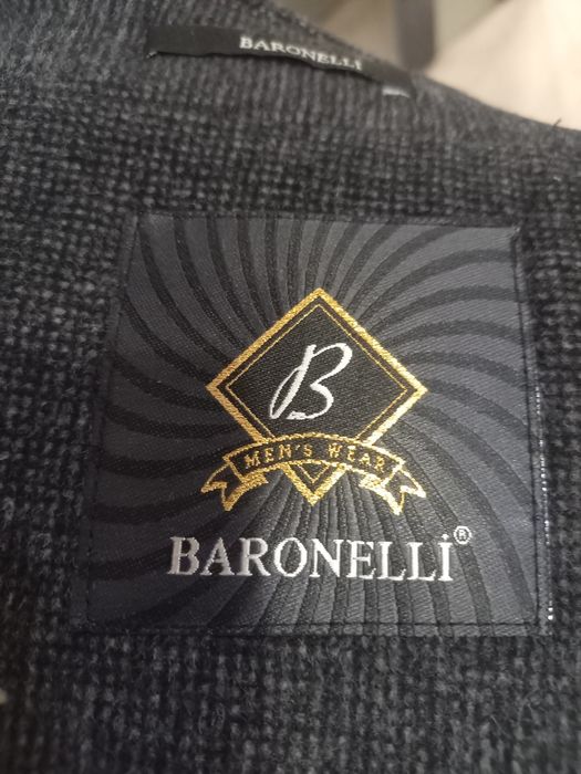 Пальто чоловіче, темно-сірого коліру, повномірного розміру 56р,