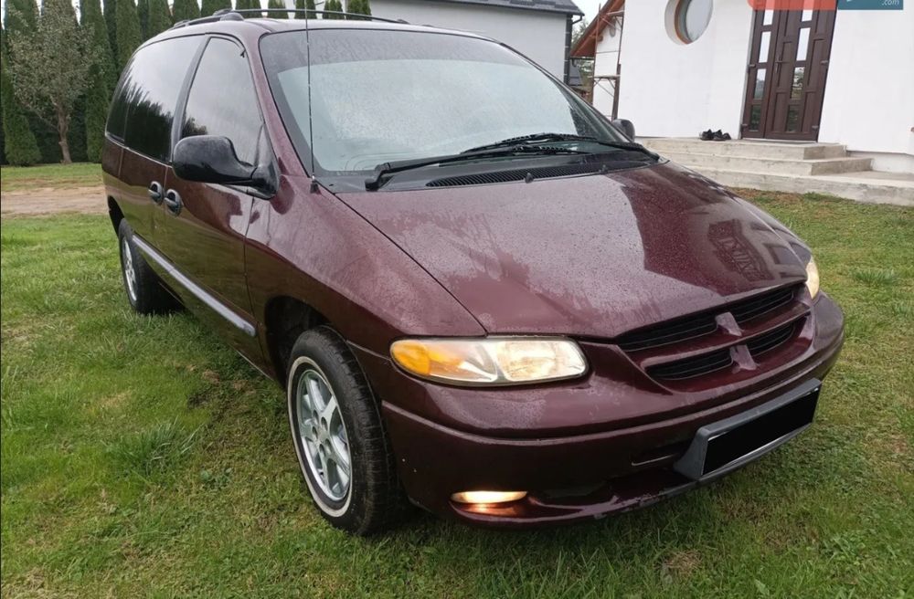 Продам chrysler Voyager 2.4 бензин