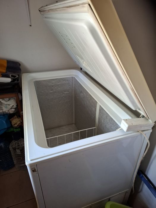 Vendo arca frigorífica , está a funcionar correctamente