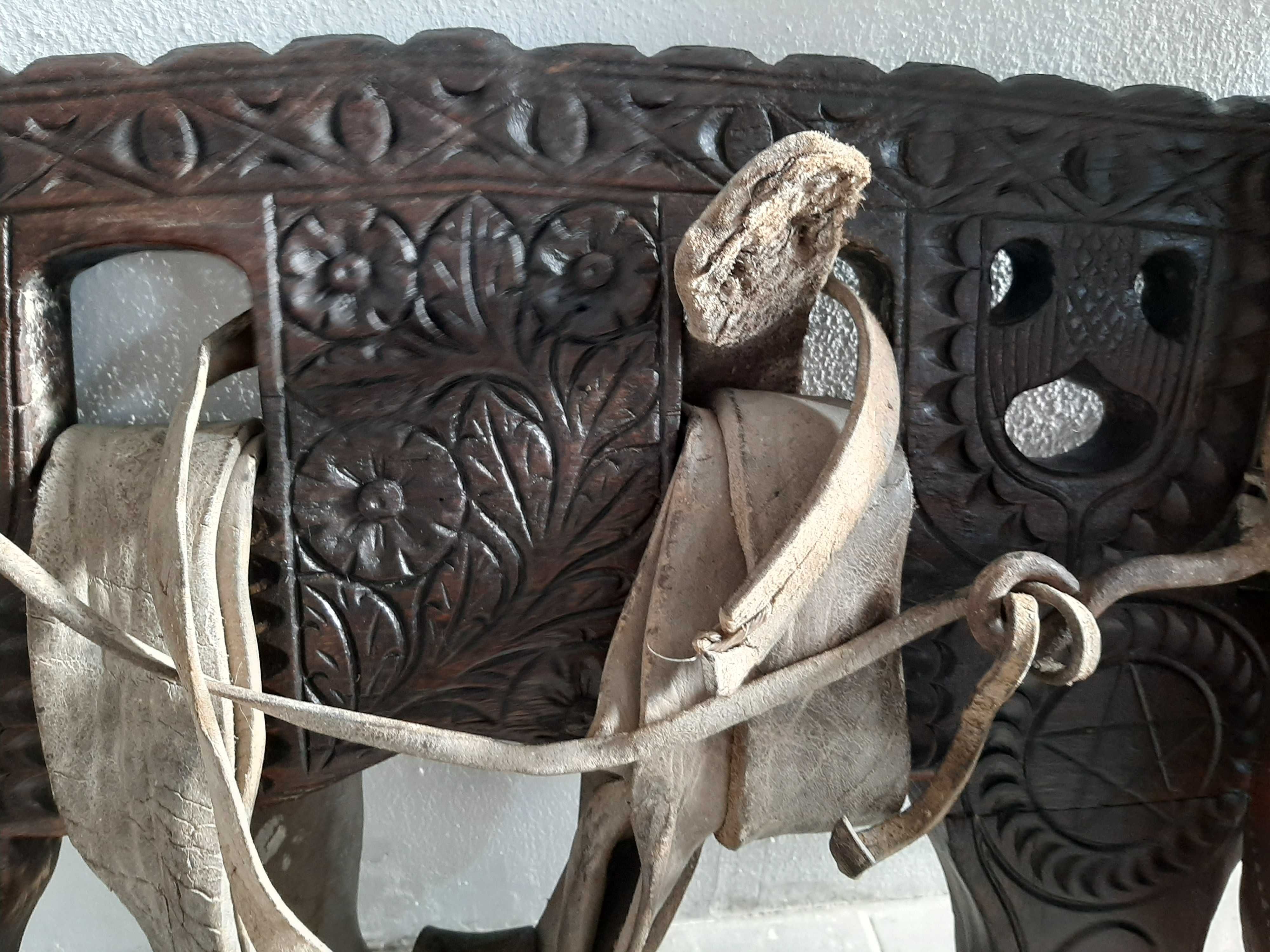 Canga antiga em madeira