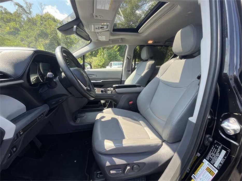 Toyota Sienna XLE 7-Passenger      2021