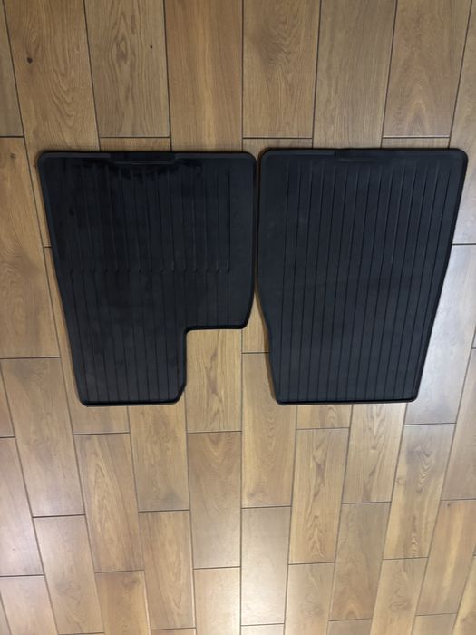 Komplet oryginalnych dywanikow tesla X