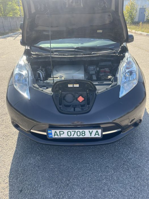 Продам nissan leaf