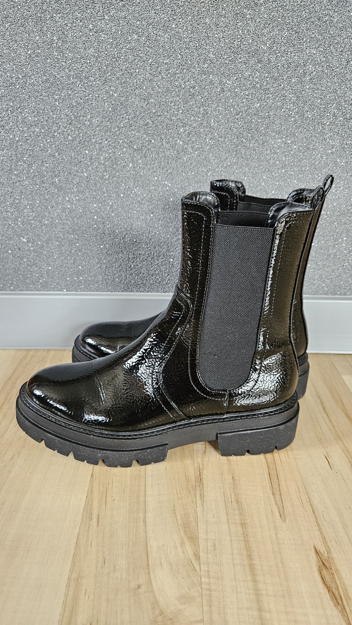Lakierowane botki Mohito