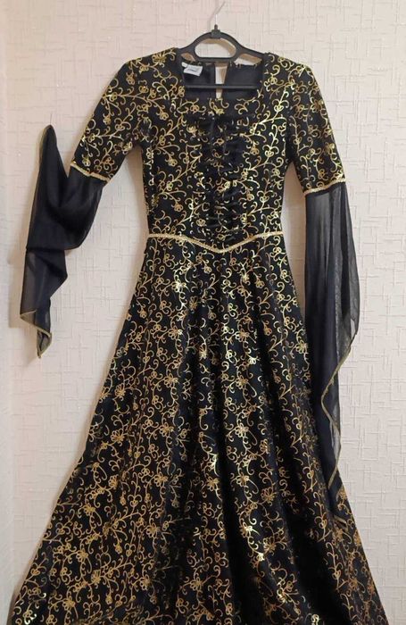 Карнавальна жіноча сукня 38