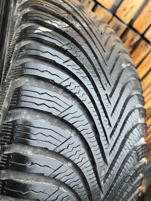 Шини б/у 215/55 r17 Michelin Alpin 5  (стан нових)