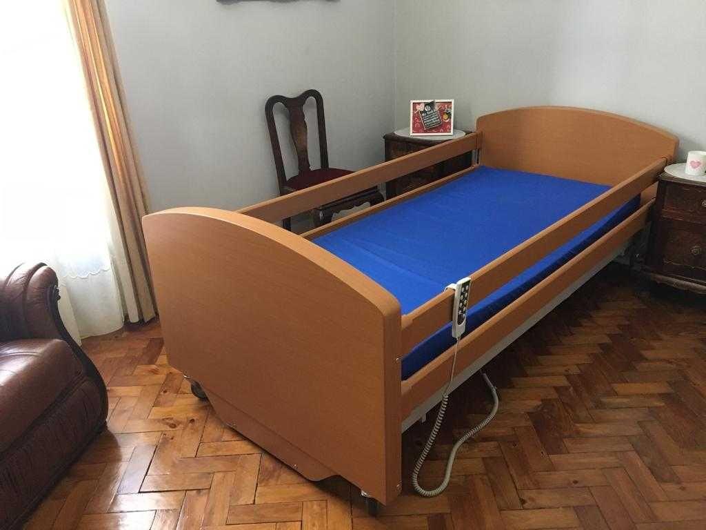 Cama elétrica articulada e elevatória com colchão anti-escaras