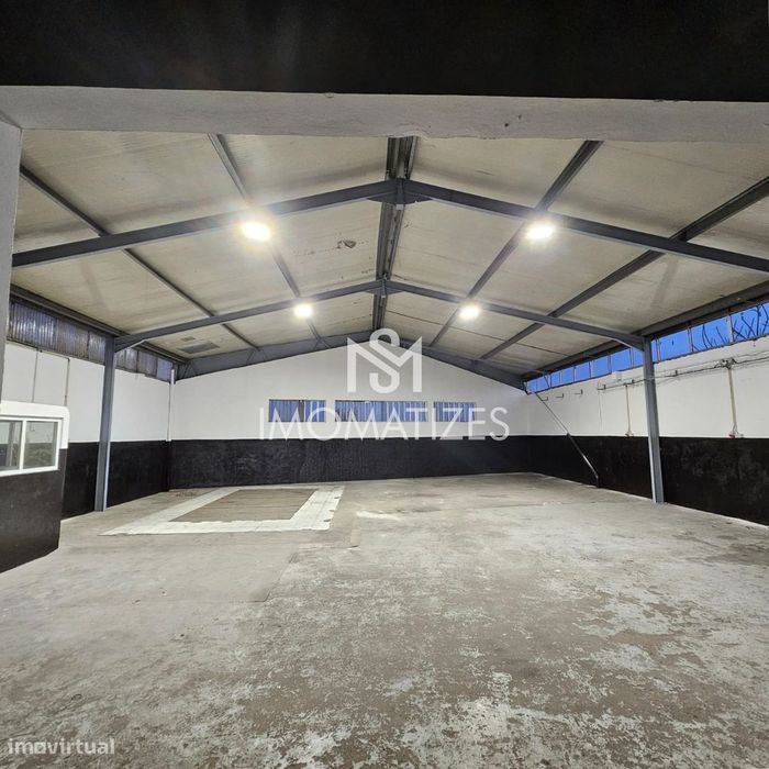 Armazém para Arrendamento – 607 m² | Localização Estratégica