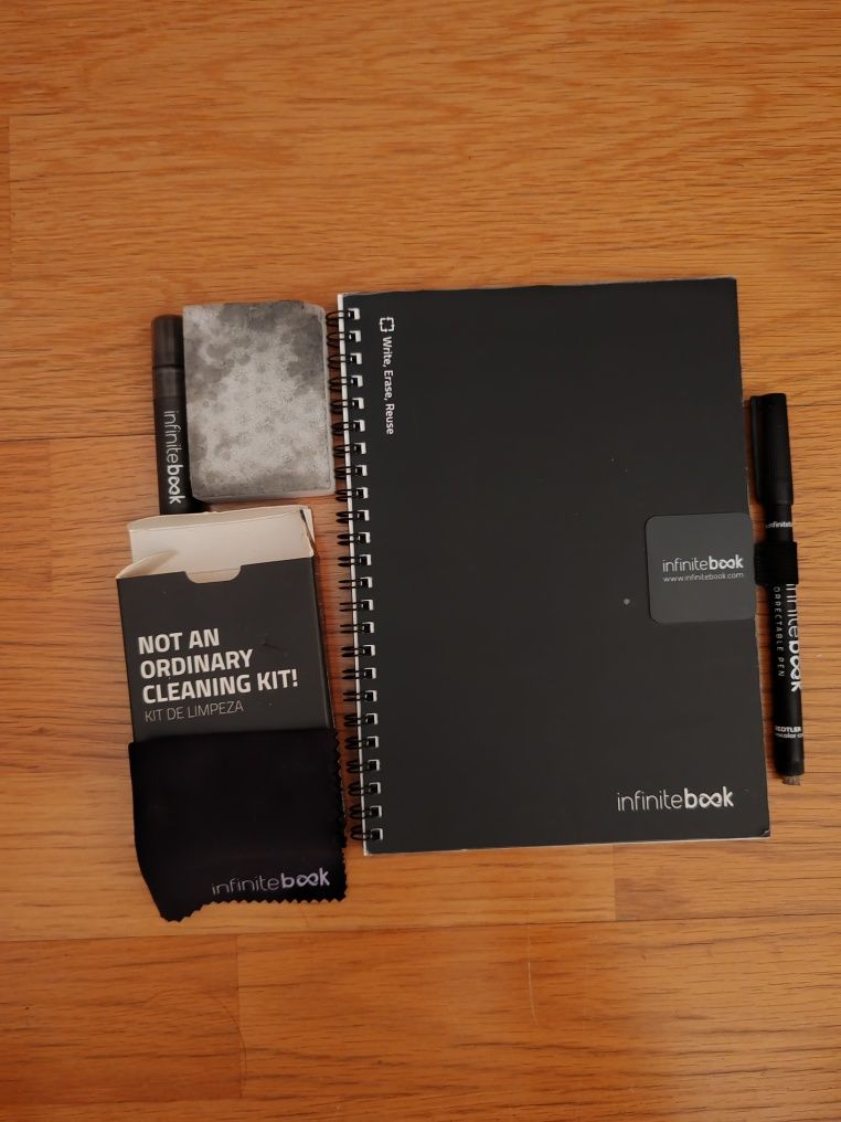 Infinite book com kit de limpeza e caneta preta