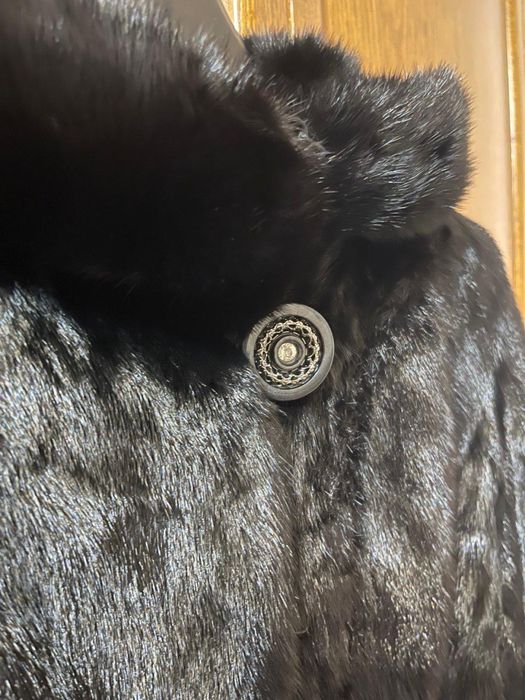 Продам нову шубу , нема куди одягати