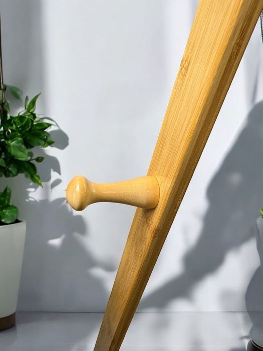 Дерев’яна вішалка для одягу