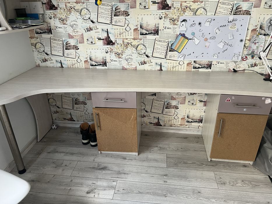 Продам письмовий стіл для двох дітей