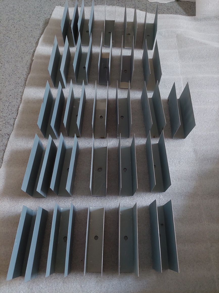 Uchwyty metalowe do maskownic karnisza Regipro