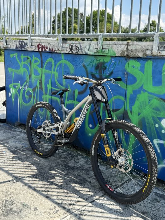 Commencal supreme v4 2020r L ohlins industry nine hope