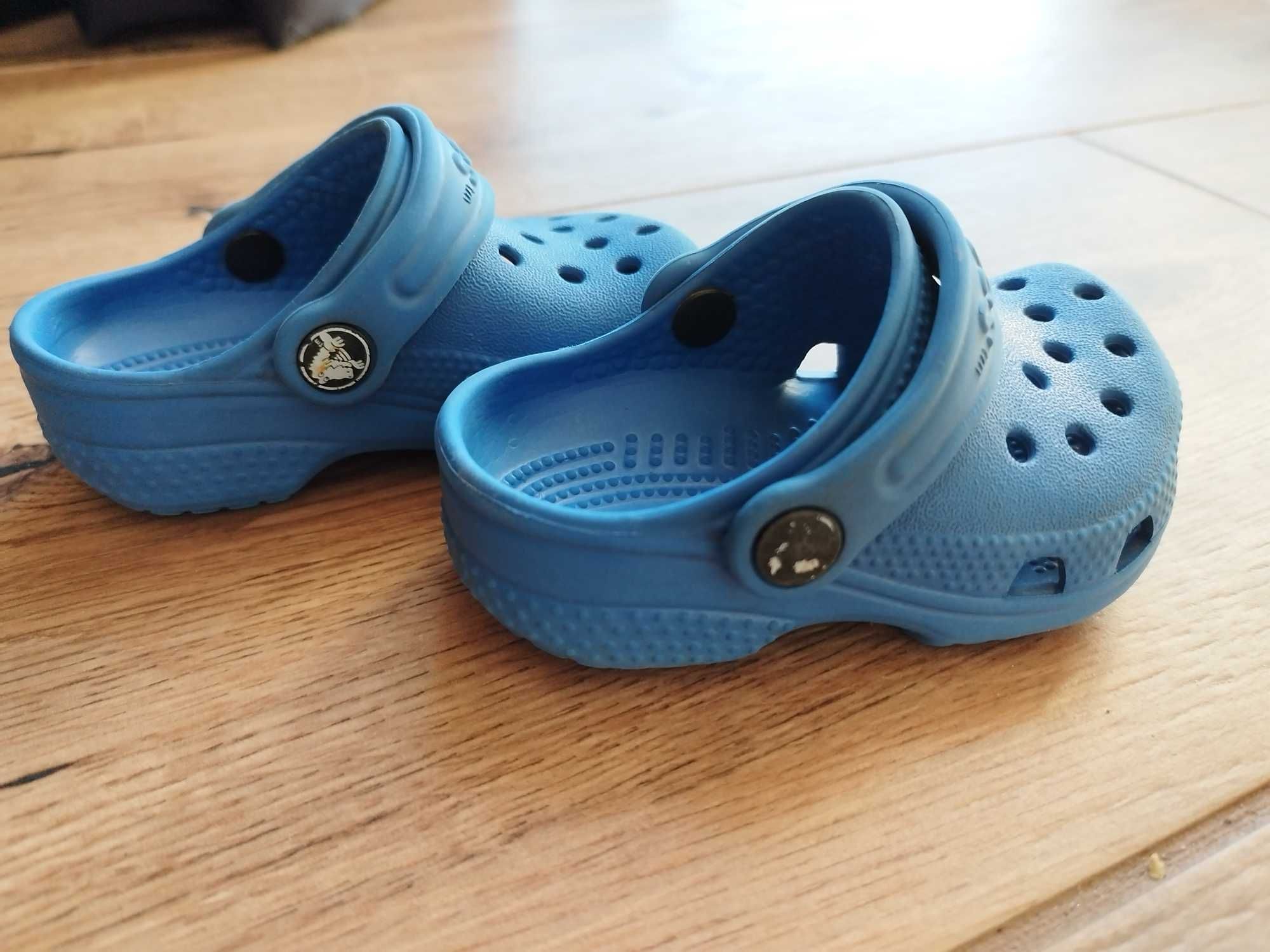 Crocs klapki dzięciece niebieskie r.19 / 20