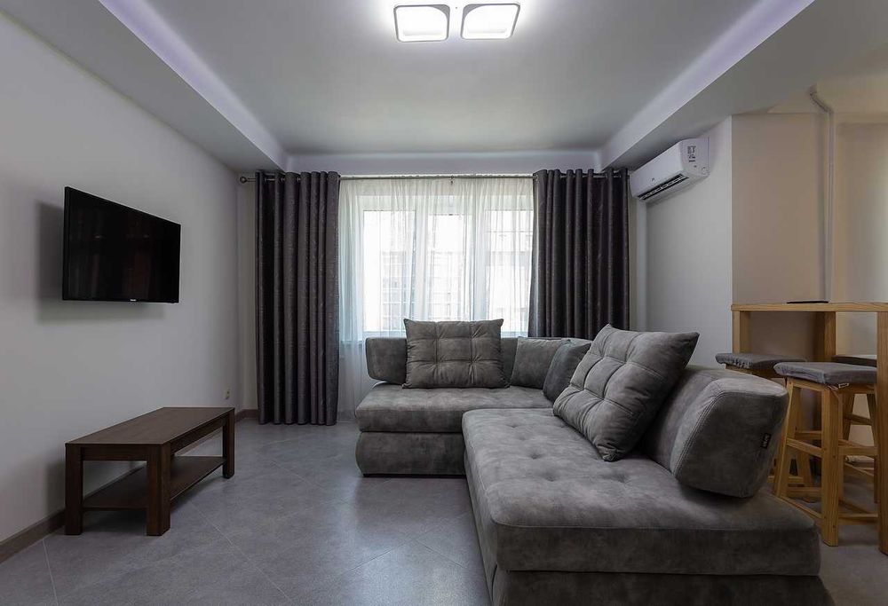 Центр,метро Політехнічний інститут,простора,квартира класу Люкс