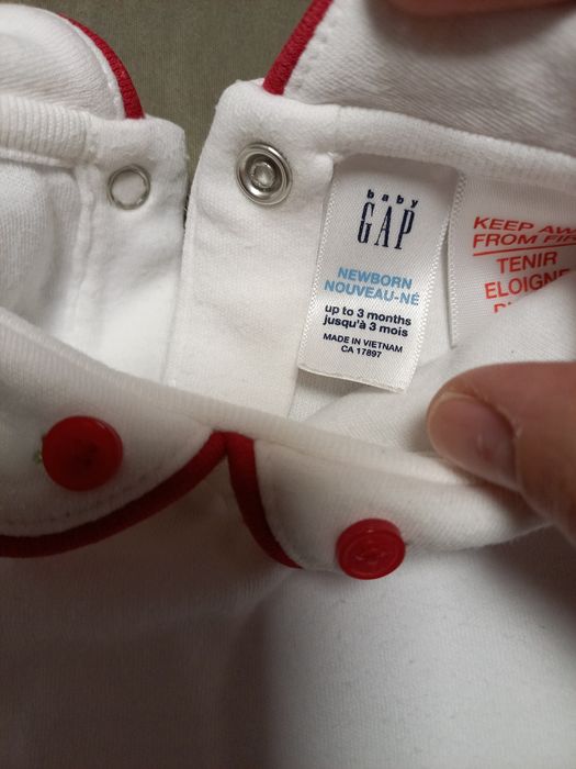 Body e casaco marca Baby Gap