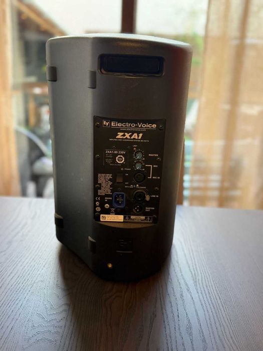 Coluna Activa Electro-Voice ZXA1 8” – 800W – Excelente Estado