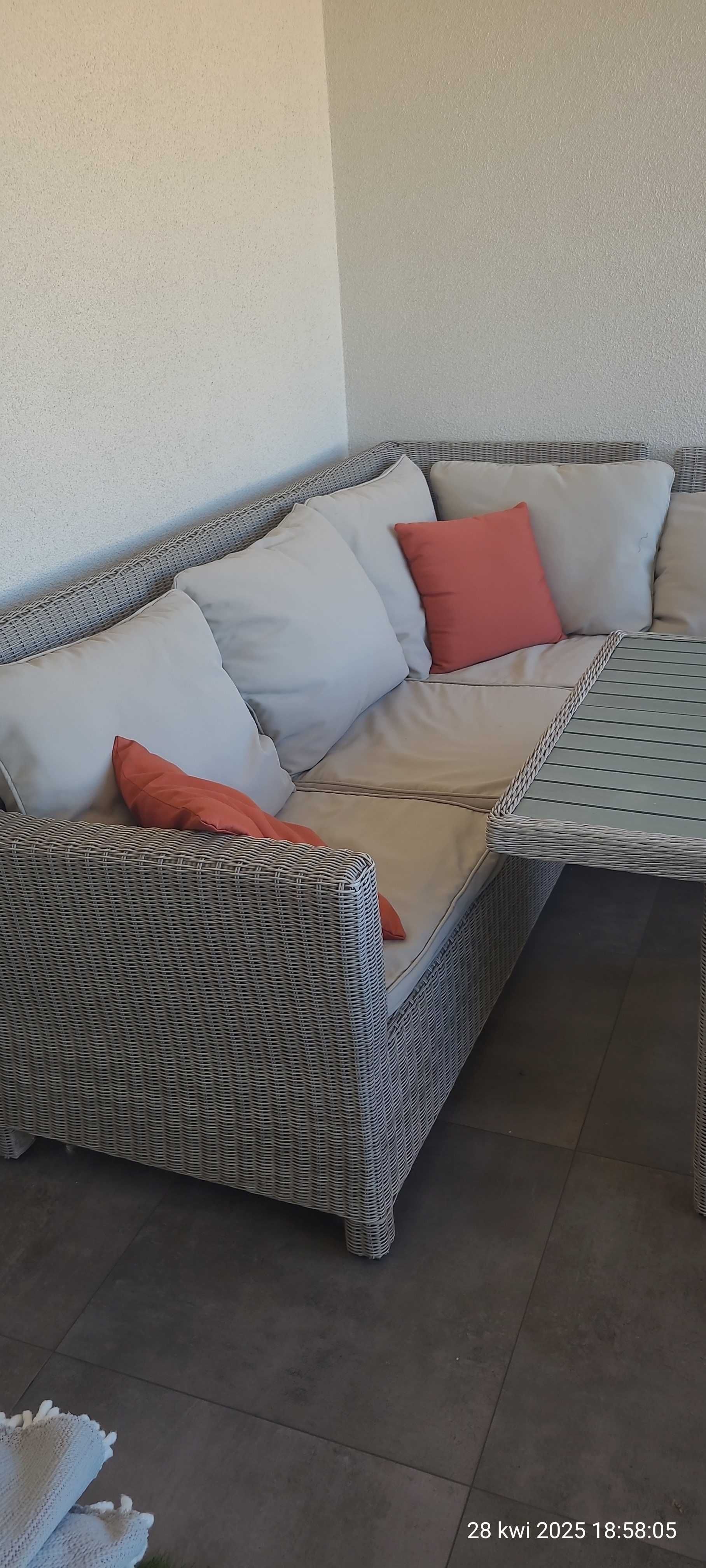 Komplet ogrodowy technorattan rogówka, stół,2 pufy