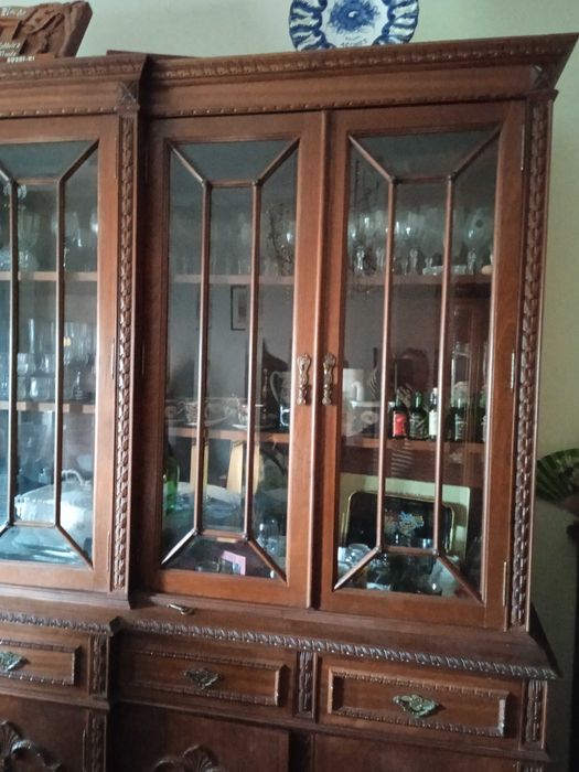 Moveis de casa de jantar complelta em madeira