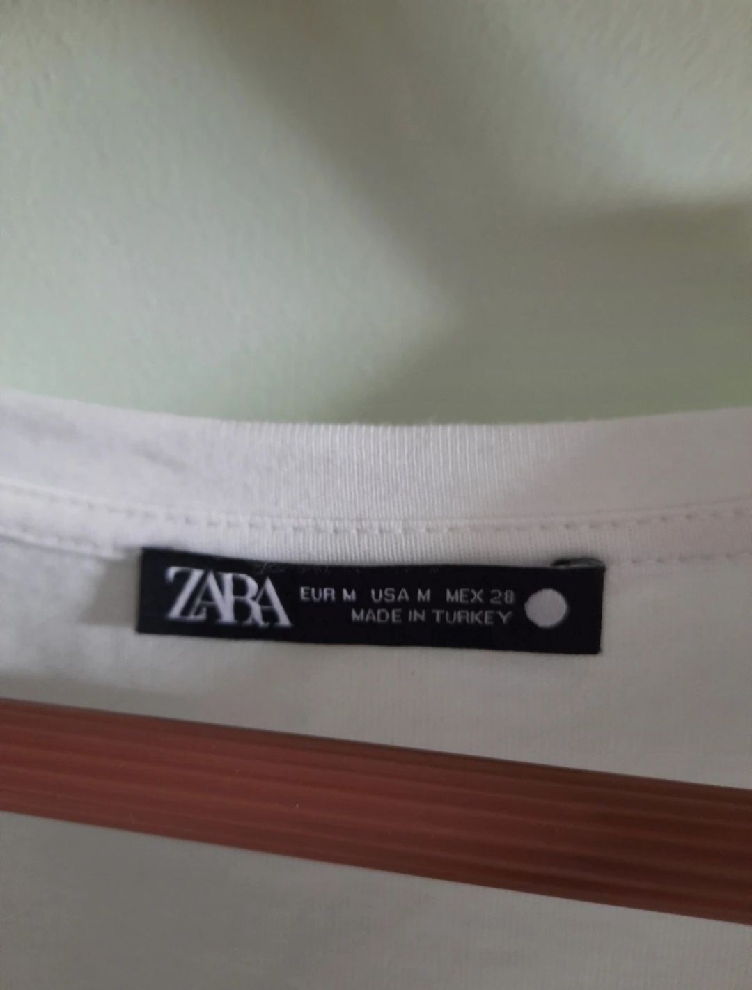 T-shirt algodão arrendada Zara