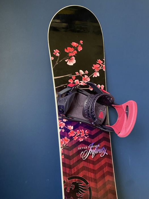 Damska Deska snowboardowa Never Summer Infinity - 149 cm