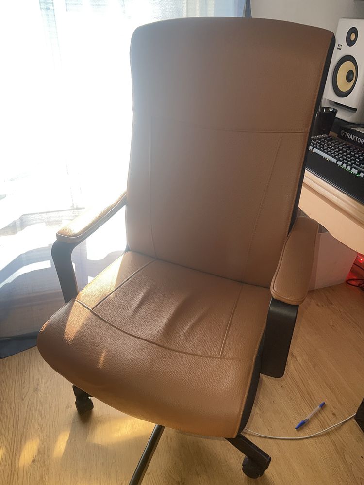 Vendo cadereia como nova para desktop razao comprei uma melhor