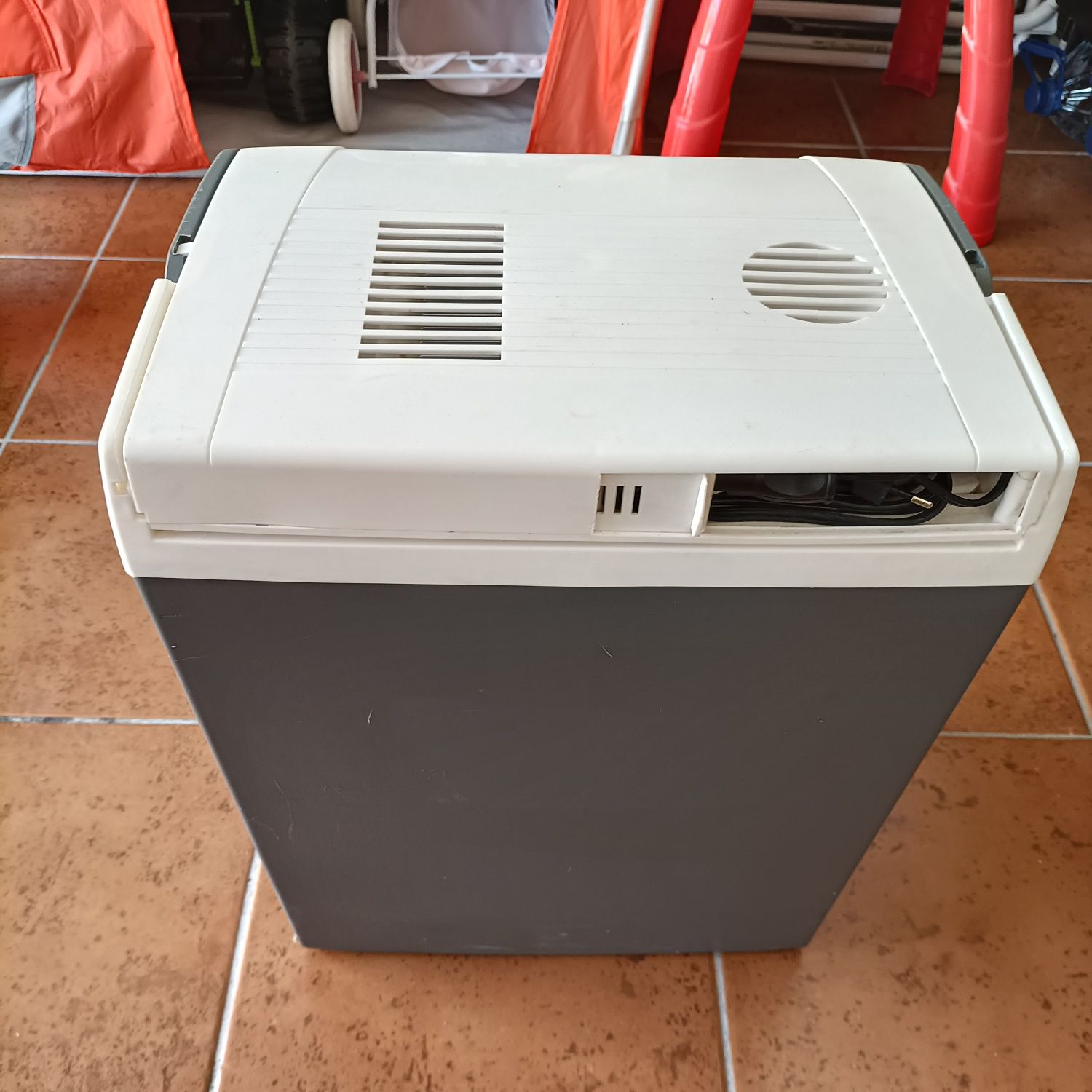 Geleira elétrica e 12v e 220v