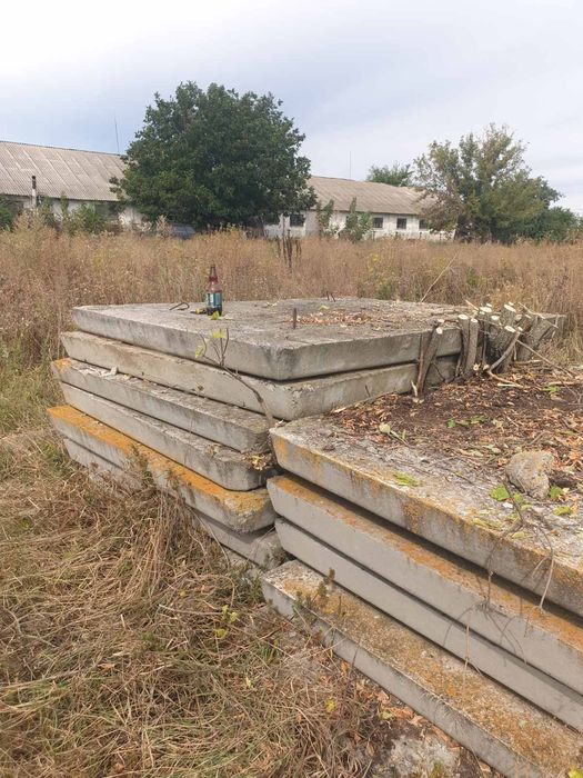 Продам плити залізо бетонні пешки
Розмір :6.0-1.5 
18 штук стан новий