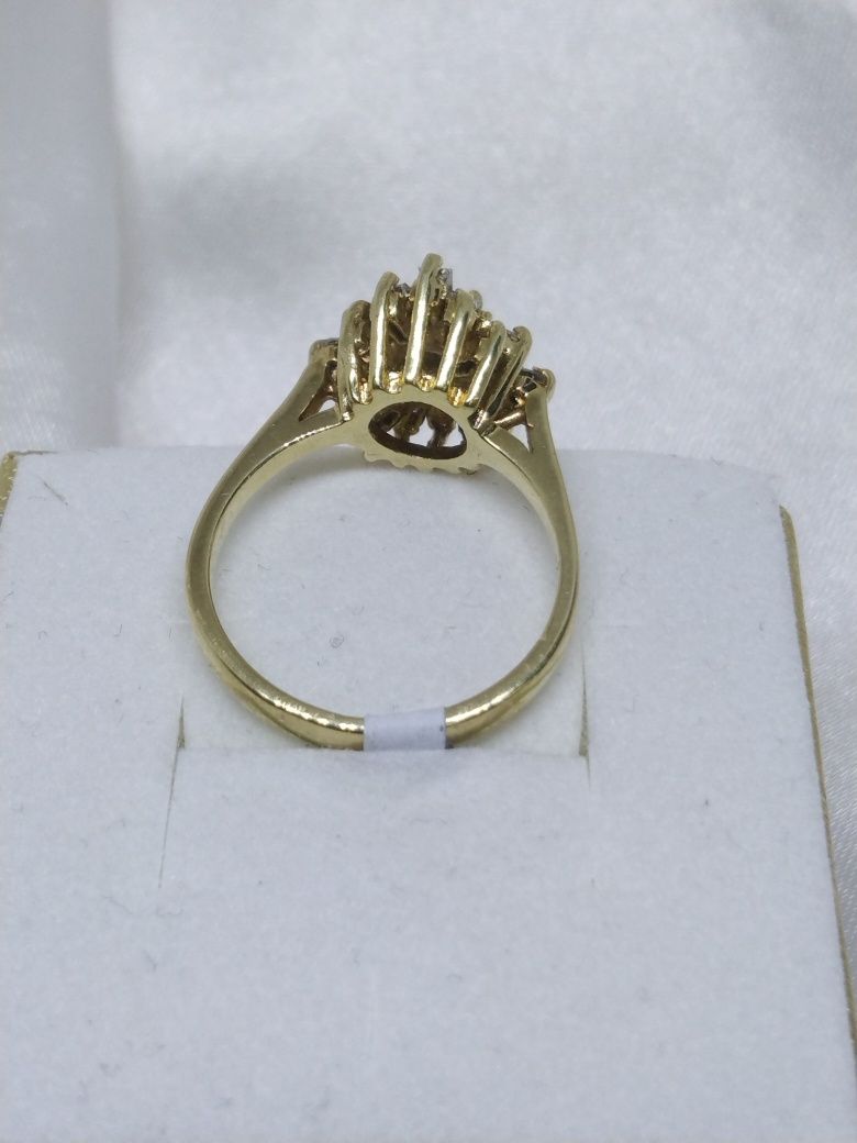 Złoty pierścionek szafir i brylanty, złoto 585, R13
