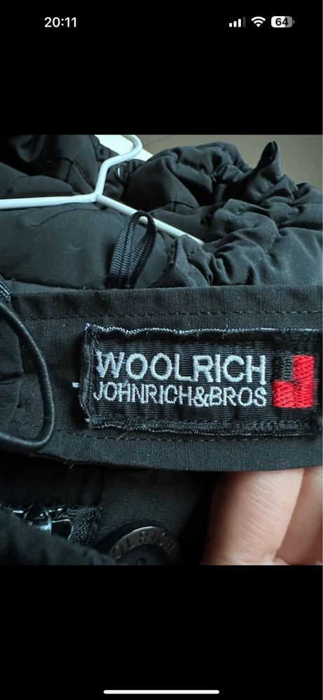 Czarna ocieplana kurtka Woolrich