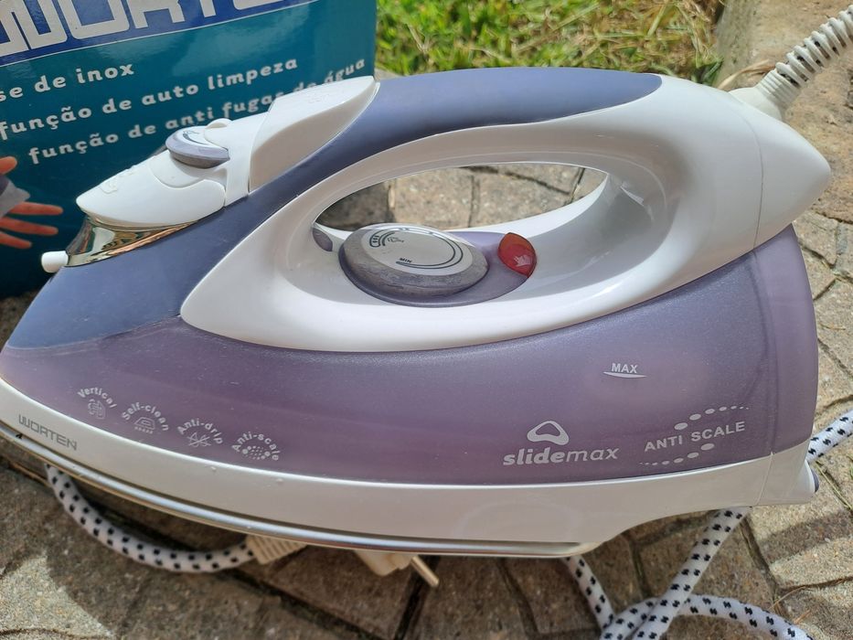 Ferro de Engomar a Vapor