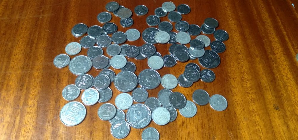 Монети України ...