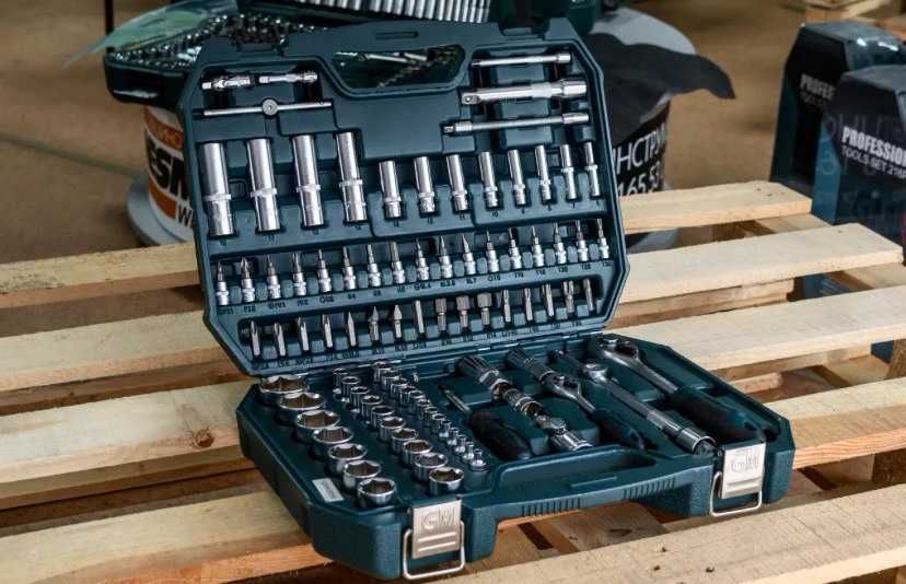 Набор инструментов Gut Meister 94 предмета ключи трещотка