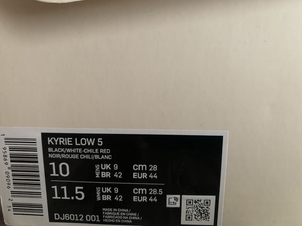 Баскетбольні кросівки Nike kyrie low 5