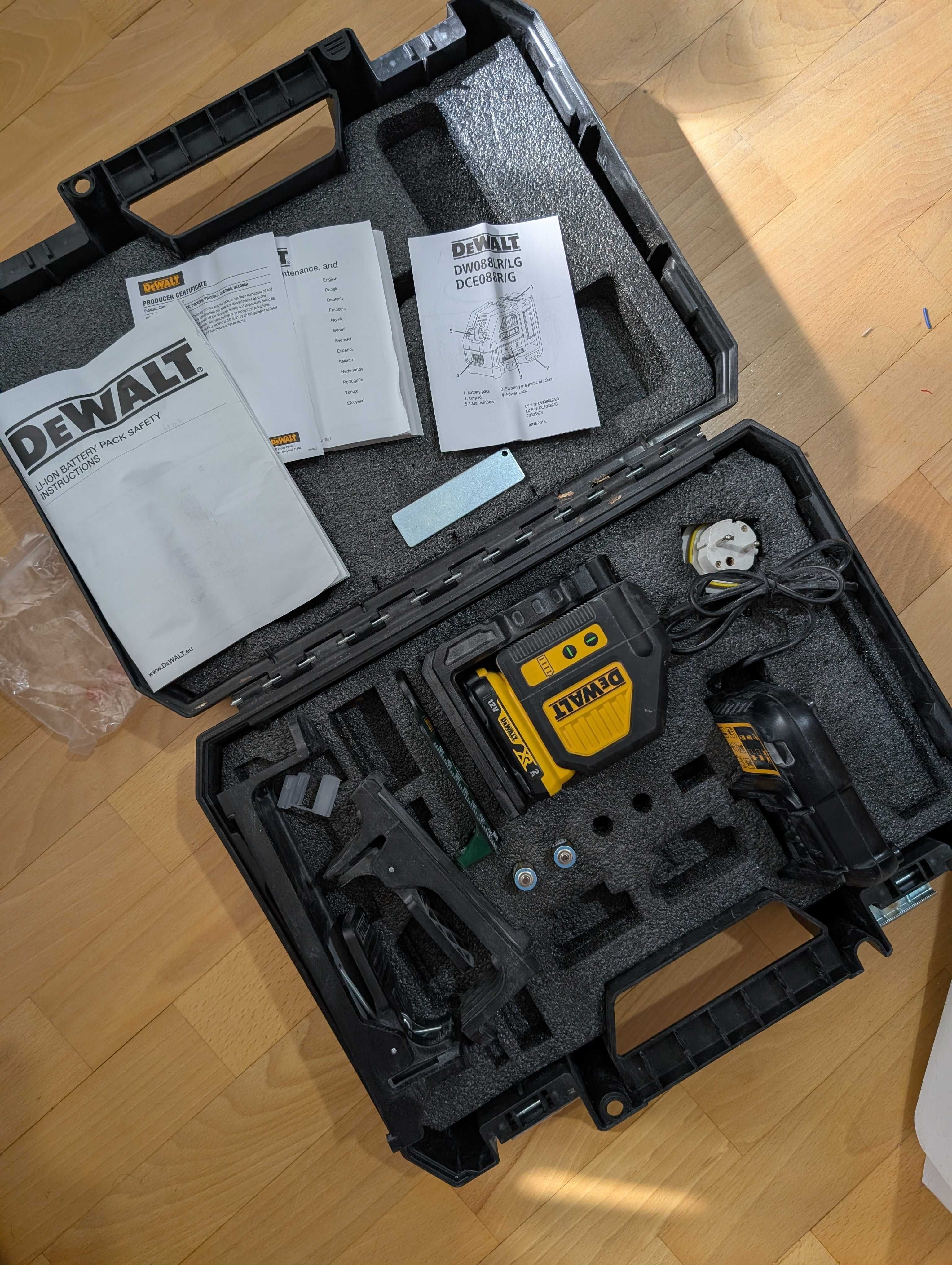 Новий електроінструмент DEWALT з особистої колекції, куплений в Англії