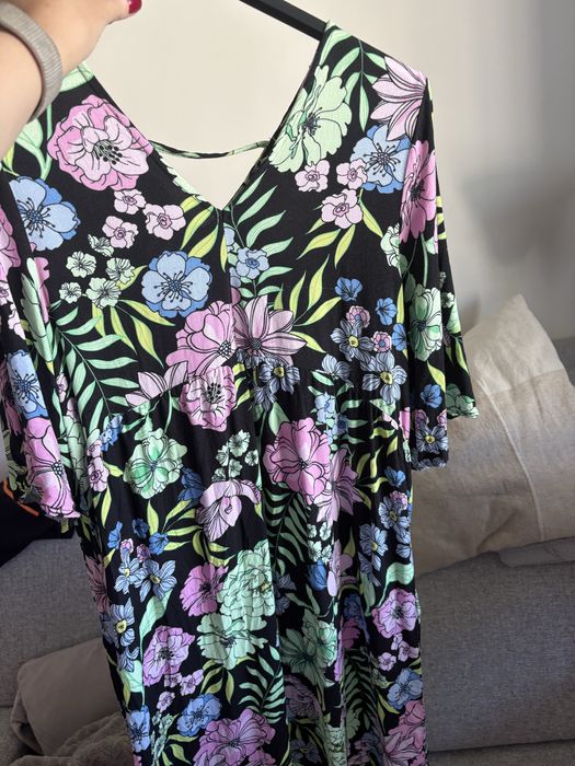 Sukienka kwiecista luźny krój