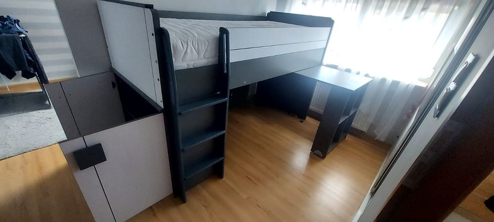 Sprzedam łóżko piętrowe z biurkiem z kolekcji  GUMI.