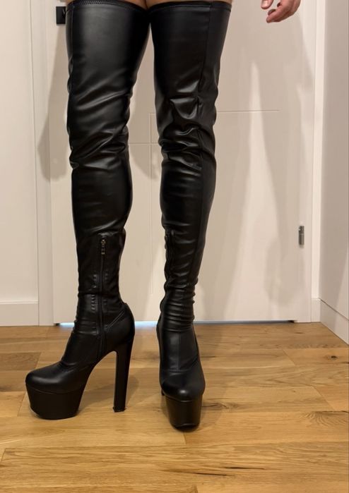 Buty kozaki na obcasie rozmiar 43 44 czarne raz uzyte