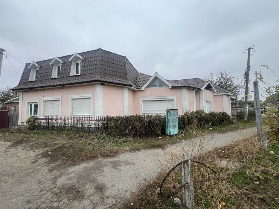 Продаж комерційного приміщення поряд з вокзалом та АТБ площею 188м2