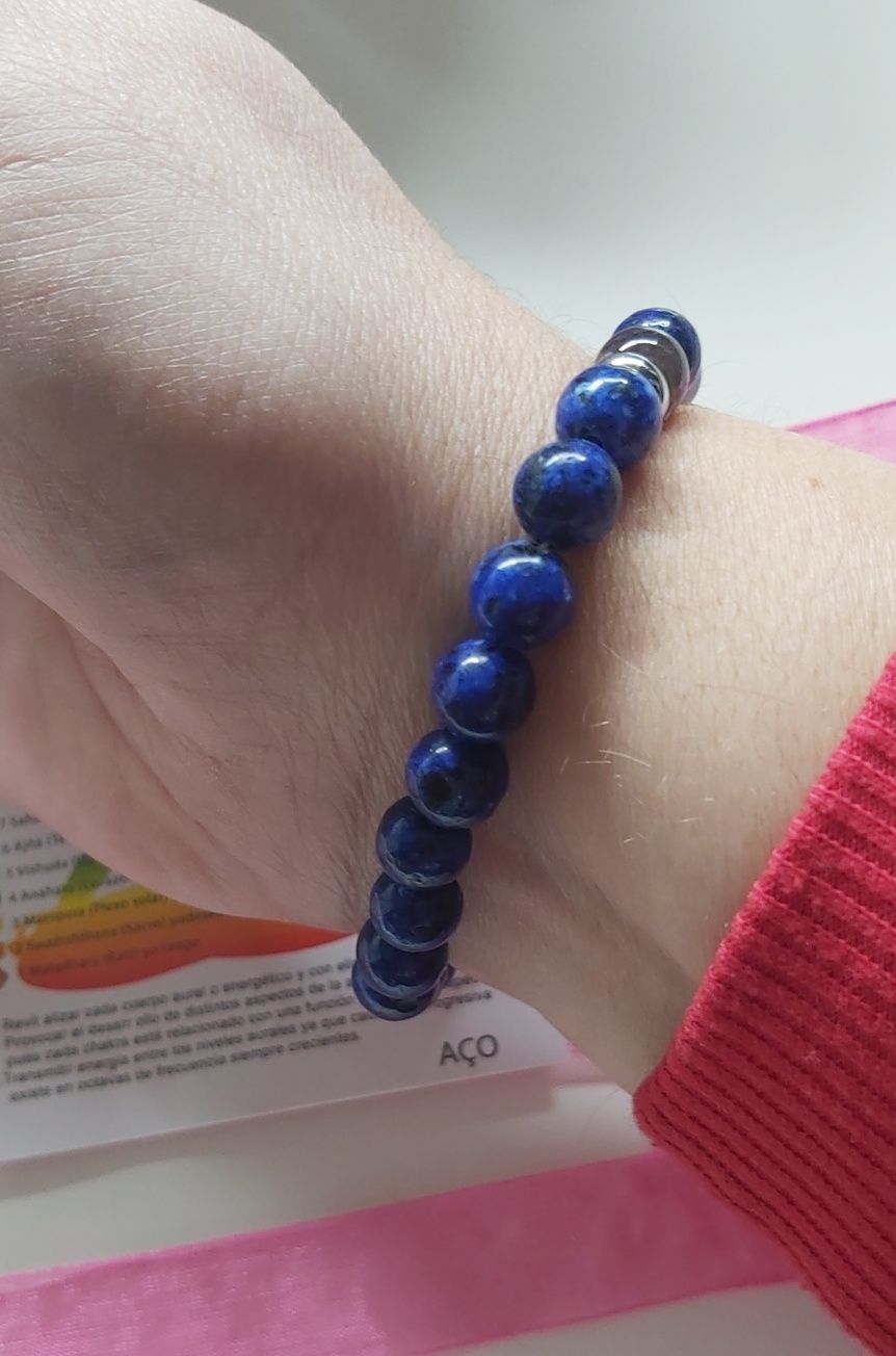 Pulseira elástica azul, com pedras naturais "7 chakras"