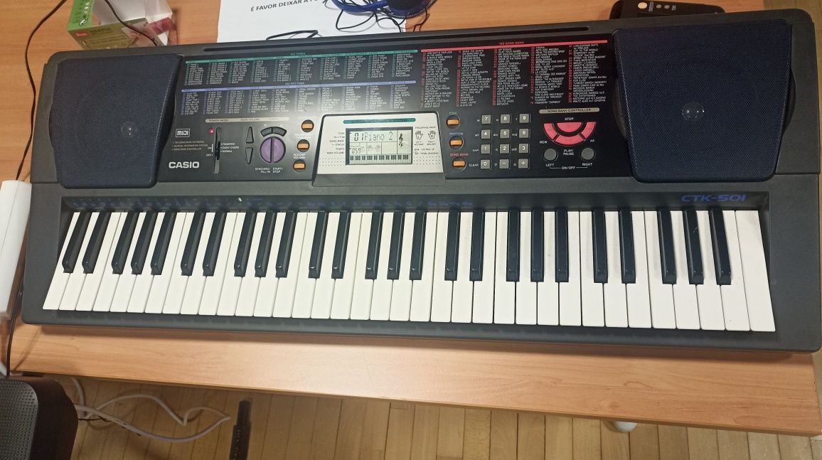 Teclado Casio 5 oitavas - 100€