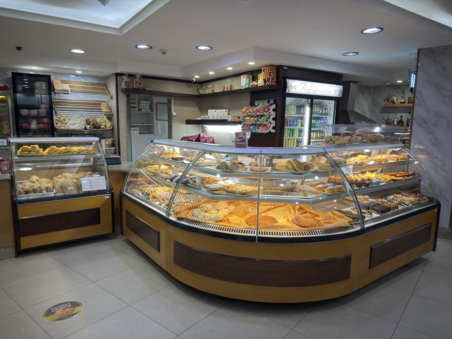 Conjunto de vitrines para pastelaria